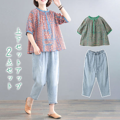 【上下セットアップ】花柄プリントトップスとベーシックなデニムパンツを組み合わせて、カジュアルダウンした大人の普段着コーデに。