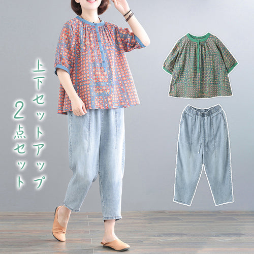 【上下セットアップ】花柄プリントトップスとベーシックなデニムパンツを組み合わせて、カジュアルダウンした大人の普段着コーデに。